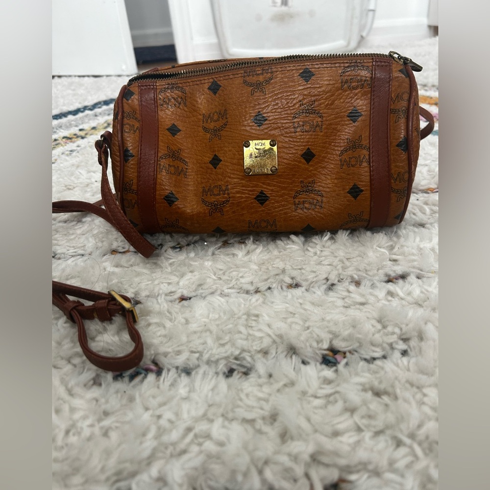Vintage MCM Tan Leather Barrel Bag with CoA - Picture 2 of 11